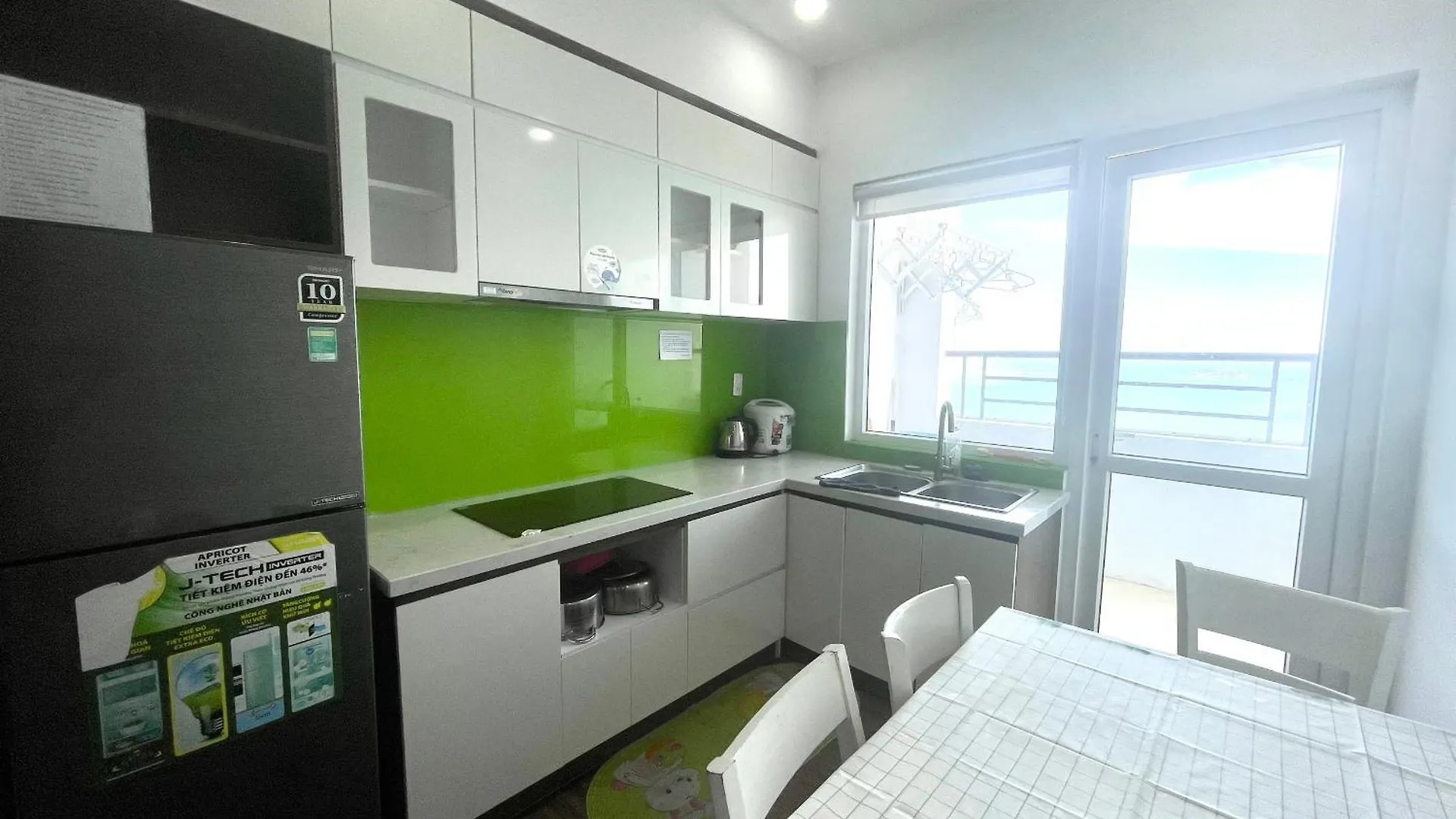 Beachfront Hon Chong Nha Trang Apartment