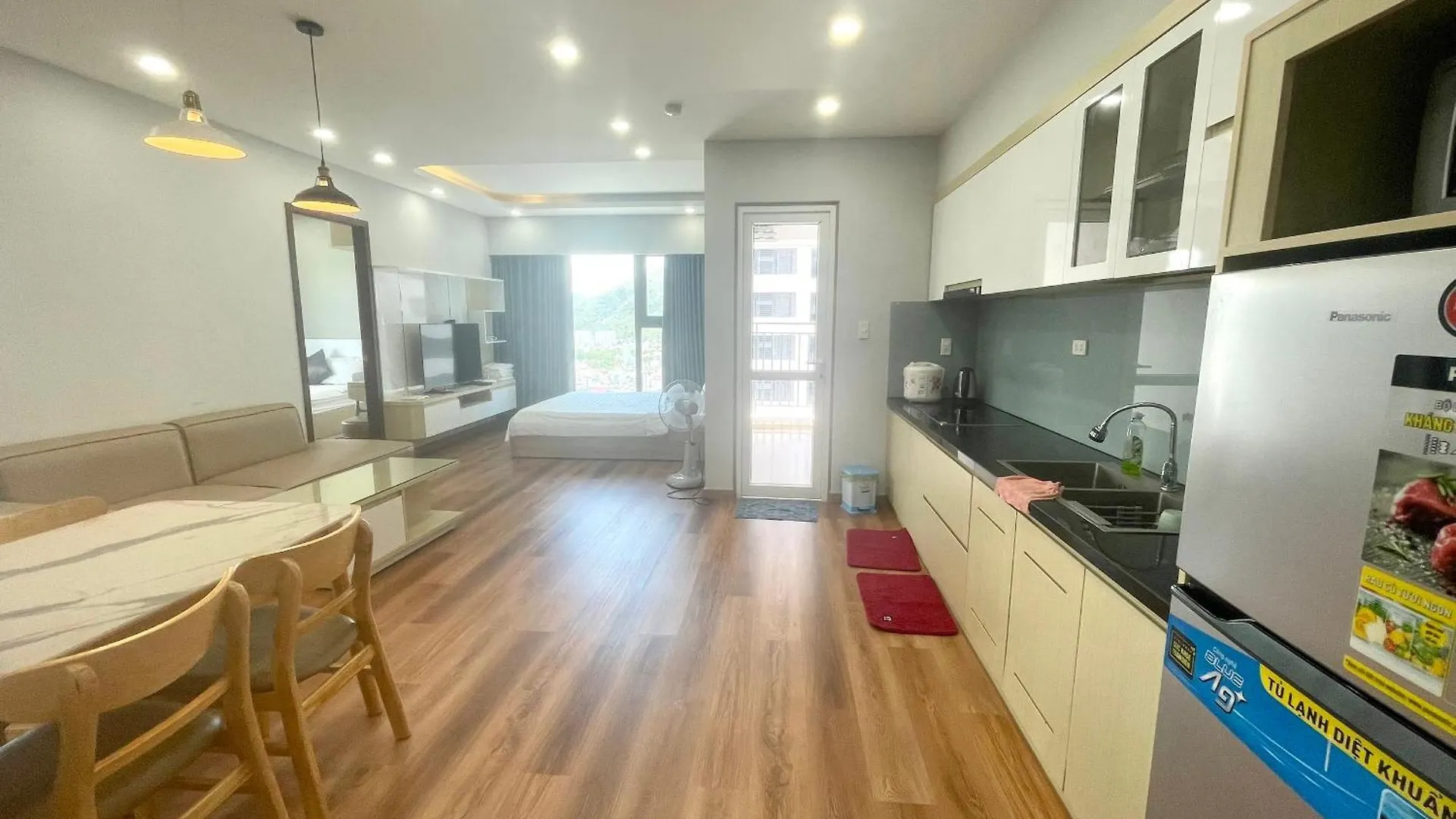 Beachfront Hon Chong Nha Trang Apartment