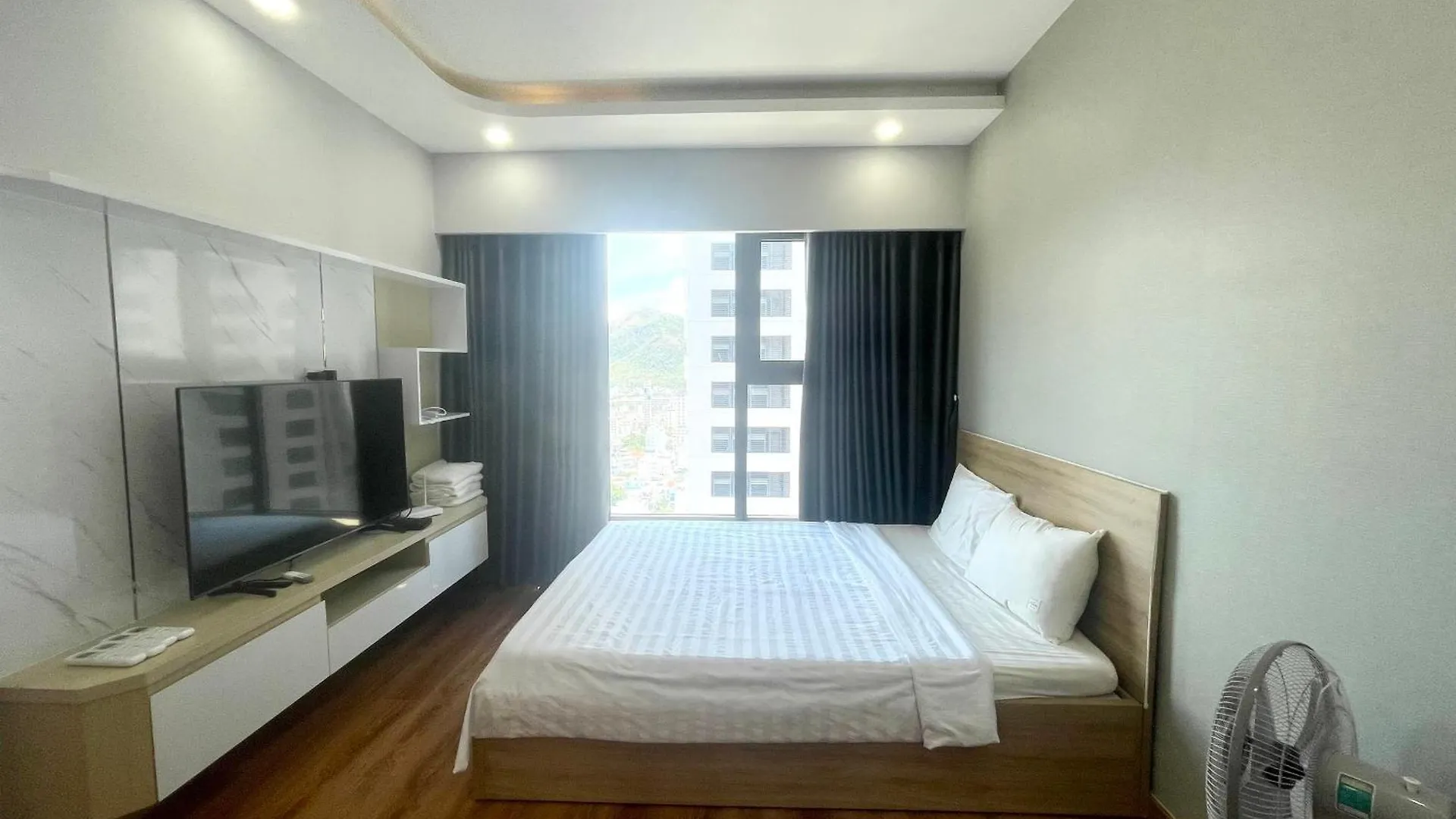 Beachfront Hon Chong Nha Trang Apartment