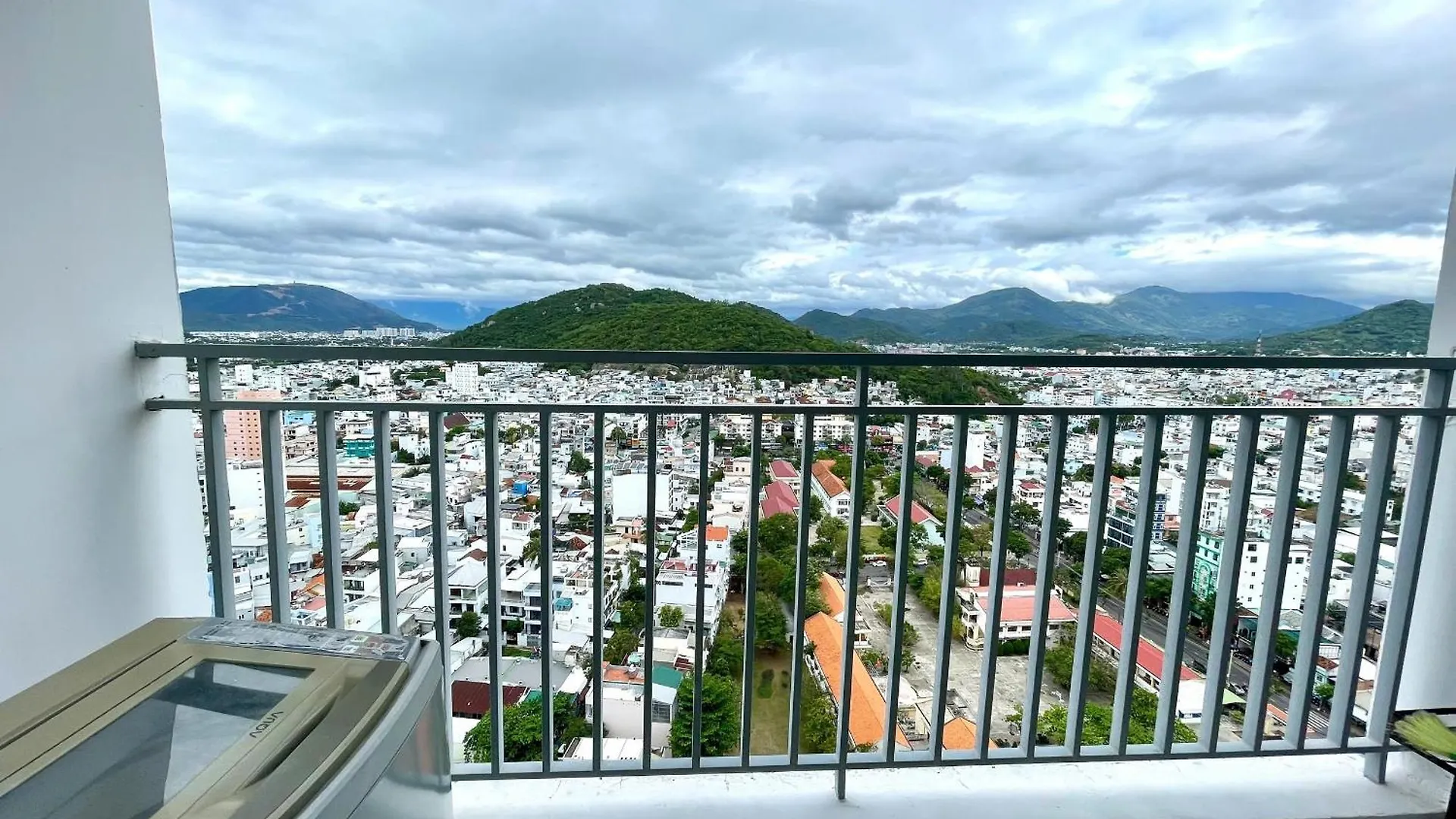 Beachfront Hon Chong Nha Trang Apartment 0*,