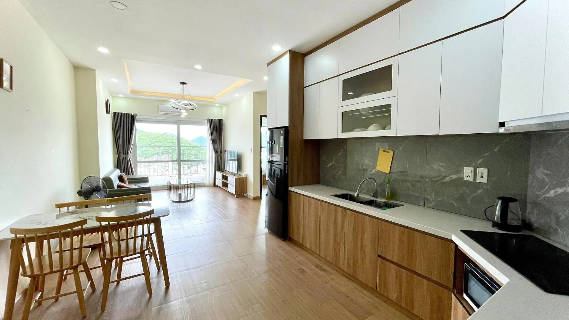 Beachfront Hon Chong Nha Trang Apartment