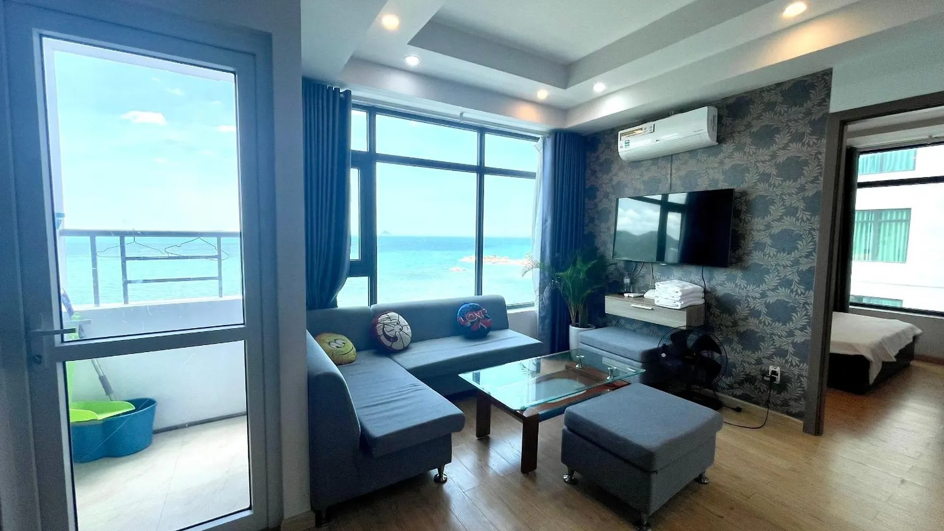 Beachfront Hon Chong Nha Trang Apartment 0*,