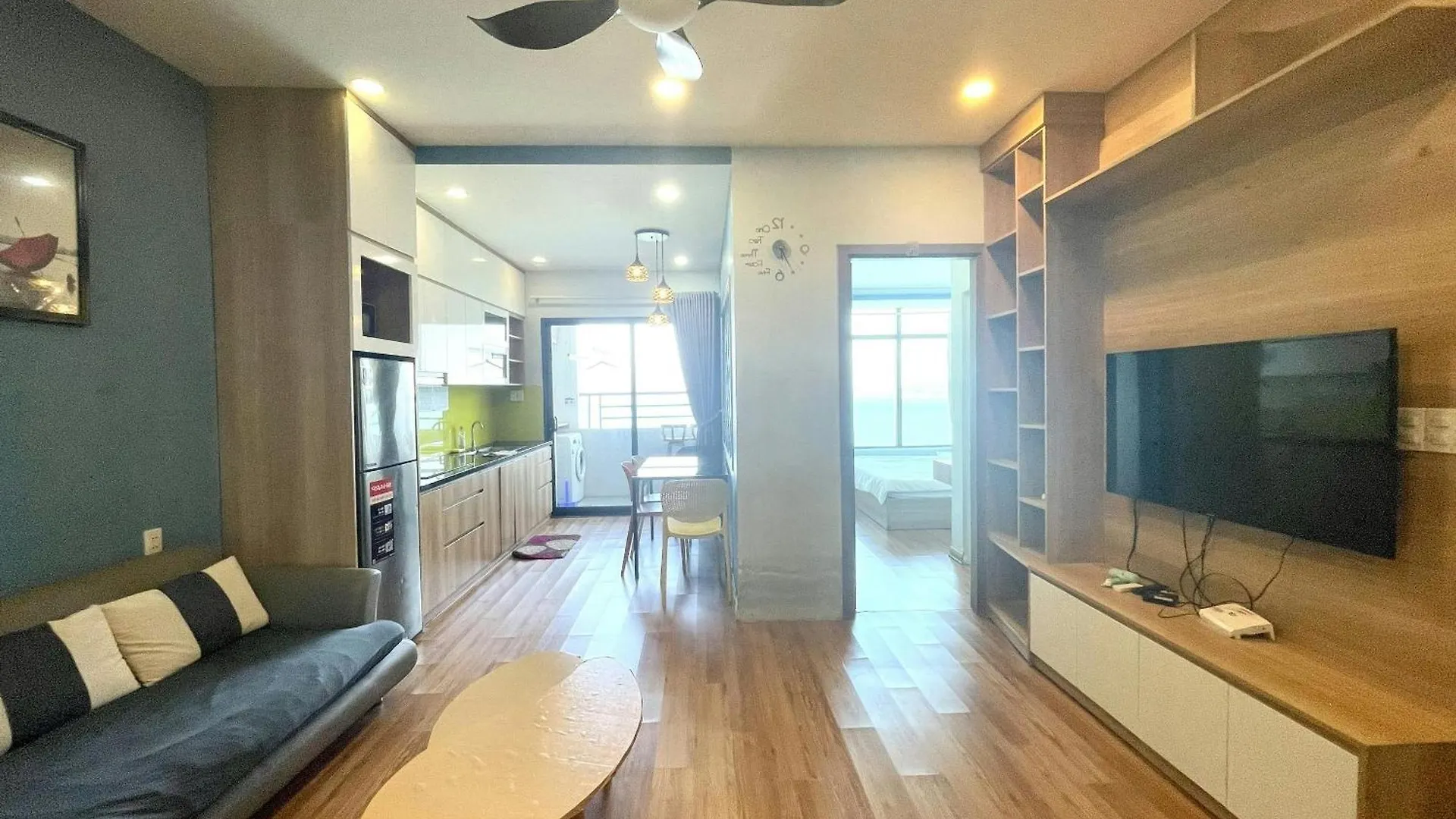 Beachfront Hon Chong Nha Trang Apartment