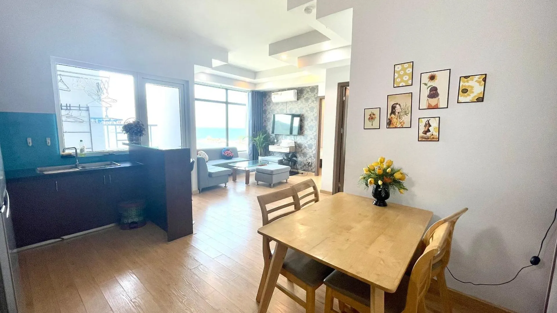 Beachfront Hon Chong Nha Trang Apartment