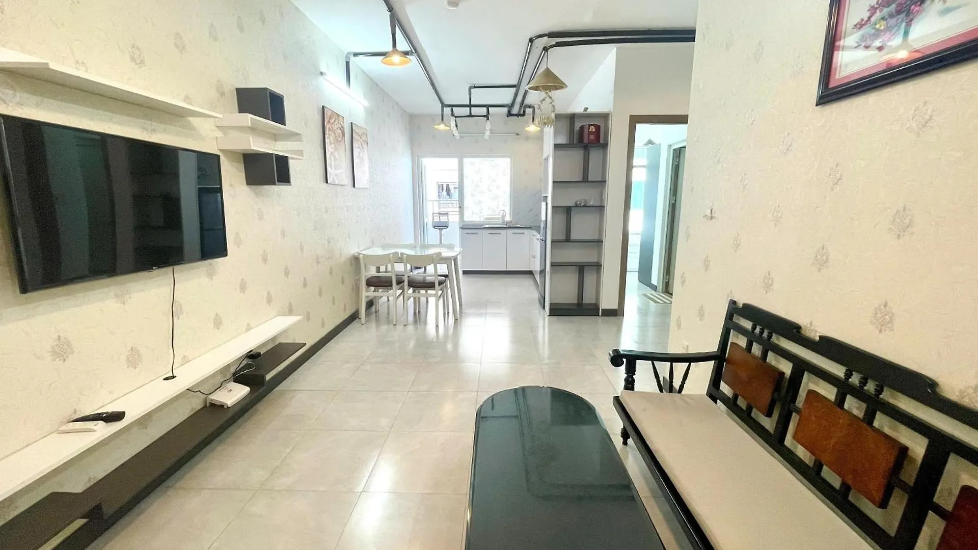 Beachfront Hon Chong Nha Trang Apartment