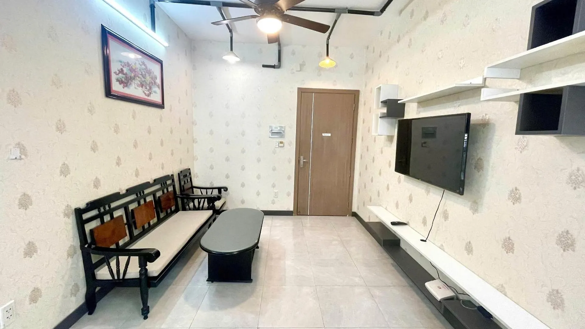 Beachfront Hon Chong Nha Trang Apartment