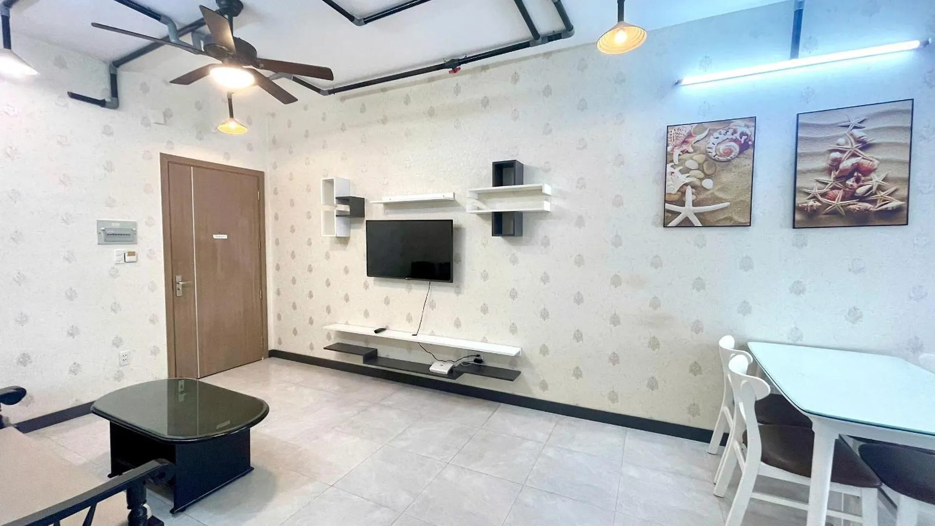 Beachfront Hon Chong Nha Trang Apartment