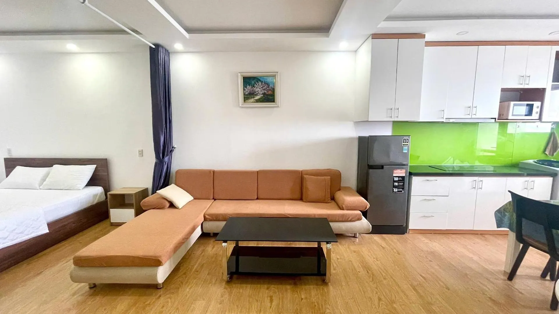 Beachfront Hon Chong Nha Trang Apartment